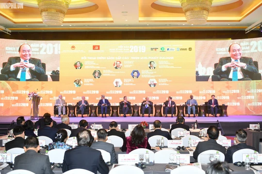 Toàn cảnh phiên đối thoại chính sách cấp cao của Diễn đàn Kinh tế Việt Nam 2019. (Ảnh: VGP)
