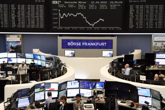 Dow Jones mất 460 điểm, chứng khoán toàn cầu đồng loạt giảm