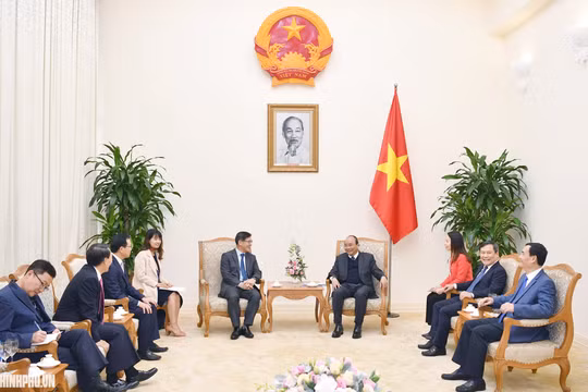 "Samsung luôn coi Việt Nam là cứ điểm chiến lược" - Chủ tịch kiêm CEO Công ty Điện tử Samsung Shim Won Hwan khẳng định. (Ảnh: VGP)