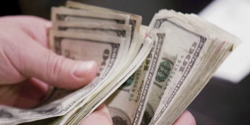 Sai lầm cần tránh khi tiêu tiền thưởng cuối năm