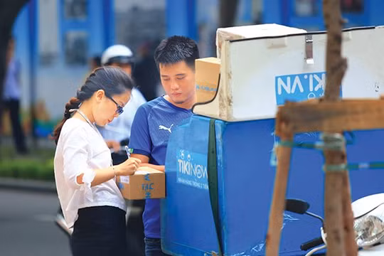 Quy mô thị trường thương mại điện tử Việt Nam sẽ đạt 13 tỉ đô la Mỹ vào năm 2020. Ảnh: Thành Hoa 