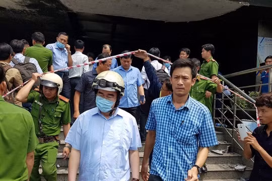 Bí thư Thành ủy Nguyễn Thiện Nhân có mặt tại hiện trường vụ cháy sáng ngày 23/3