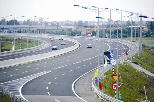 Nhu cầu đầu tư hạ tầng tại Việt Nam vẫn rất lớn. Ảnh: NGUYỄN NAM