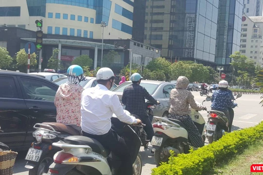 Thời tiết khu vực Hà Nội vẫn nắng nóng về ban ngày, chiều và tối tiếp tục có mưa rào và dông.