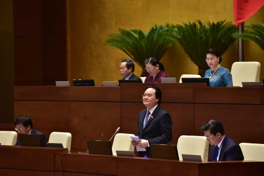 Bộ trưởng Phùng Xuân Nhạ