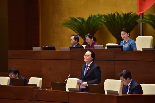 Bộ trưởng Phùng Xuân Nhạ