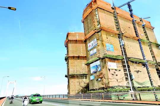 Dự án condotel Hòa Bình Xanh nằm phía tây cầu Thuận Phước có quy mô 768 căn hộ - Ảnh: V.HÙNG