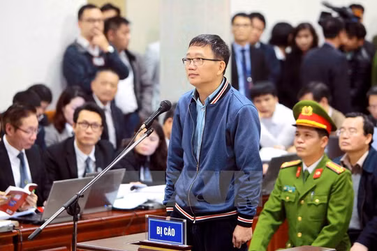 Ông Trịnh Xuân Thanh tại phiên tòa xét xử vụ án Cố ý làm trái quy định của Nhà nước về quản lý kinh tế gây hậu quả nghiêm trọng và Tham ô tài sản xảy ra tại PVC - Ảnh: TTXVN