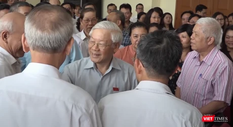 Tổng Bí thư Nguyễn Phú Trọng tiếp xúc với cử tri Quân Tây Hồ