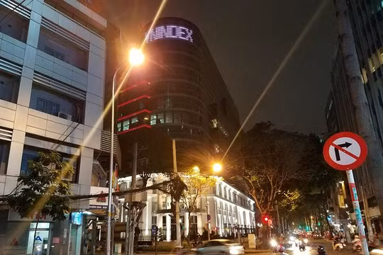 Sau 3 ngày gặp sự cố, HoSE chính thức giao dịch trở lại - Ảnh: XT