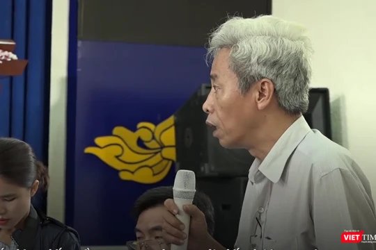 Tướng Minh tại cuộc họp báo nhanh sau vụ cháy chung cư Carina Plaza ngày 23/3.