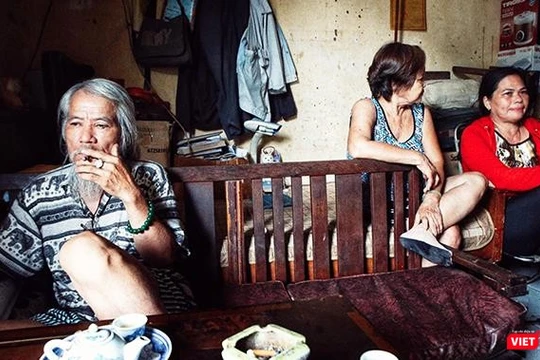 Cuộc sống tạm kéo dài hàng chục năm ở khu tạm cư của những người dân Thủ Thiêm. Ảnh: Mai Kỳ.