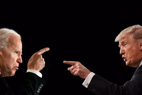 Cuộc quyết đấu giữa ông Trump và ông Biden sẽ bước vào giai đoạn quyết liệt nhất khi các ứng viên chuẩn bị tranh luận trực tiếp trên truyền hình. Ảnh: Bloomberg.