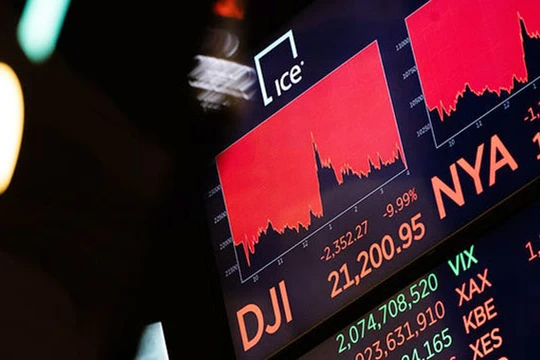 Thị trường chứng khoán NewYork rợp một sắc đỏ suốt nhiều tháng qua (Ảnh: Getty)