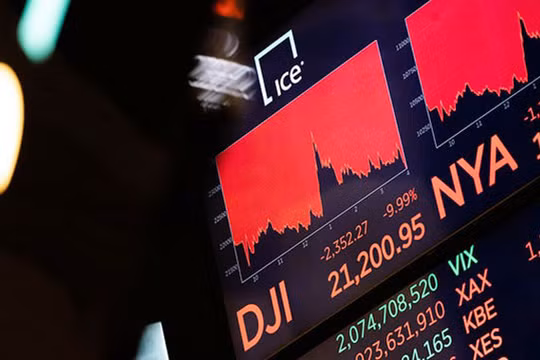 Thị trường chứng khoán NewYork rợp một sắc đỏ suốt nhiều tháng qua (Ảnh: Getty)