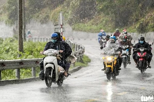 Ít nhất 1,3 triệu lao động đã “hồi hương” trong và sau làn sóng Covid-19 lần thứ tư (Ảnh: Tuổi trẻ)