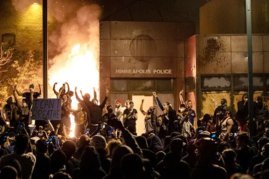  Cơ quan tình báo Mỹ đánh giá có bằng chứng các nhóm cực đoan có tổ chức liên quan đến bạo lực trong biểu tình - Ảnh: AP