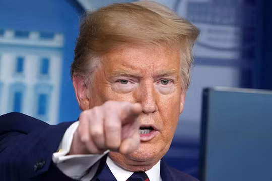 Tổng thống Donald Trump và báo giới Mỹ đang có cuộc khẩu chiến gay gắt xoay quanh các nỗ lực chống Covid-19 của chính quyền ông (Ảnh: Internet)