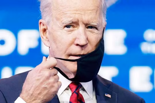 Vào ngày đầu tiên nhậm chức, ông đã hứa sẽ triển khai tiêm được 100 triệu liều vắc-xin trong 100 ngày. Ảnh: Reuters