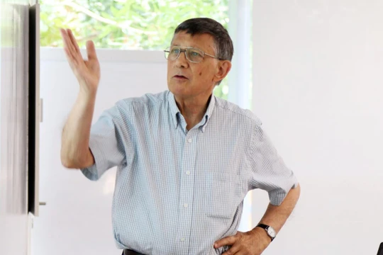 Các nghiên cứu, phản biện chính sách của Giáo sư David Dapice thường xuyên được các nhà lãnh đạo Việt Nam tham khảo (Ảnh: Đại học Fulbright)