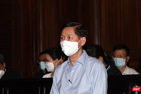 Bị cáo Trần Vĩnh Tuyến, nguyên Phó Chủ tịch UBND TP.HCM ra toà do "nể nang", bị cáo buộc gây thiệt hại cho Nhà nước hơn 672 tỷ đồng. Ảnh: GVT.