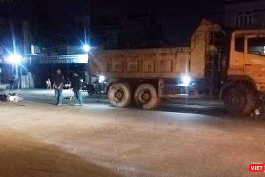 Hiện trường vụ tai nạn thương tâm khiến chị Hoa tử vong.