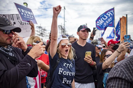 Truyền thông Mỹ không đưa tin về các vụ bạo lực nhắm vào những người ủng hộ Tổng thống Trump.