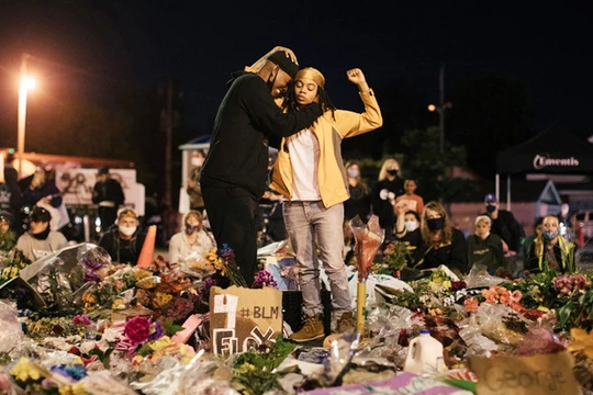  Người dân Mỹ tiếp tục đổ ra đường biểu tình trong suốt hai tuần qua. Ảnh: AP