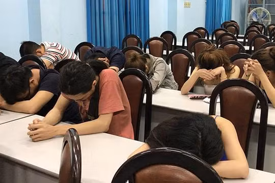 Các đối tượng bị tạm giữ.