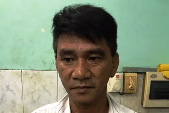 Ông Phạm Văn Dũng “chặt chém” du khách 2,9 triệu đồng cho một cuốc xích lô chưa tới 1km bị Công an quận 1 tạm giữ hình sự.