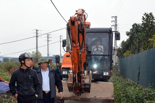 Lực lượng cưỡng chế ra hiện trường để thực hiện mục đích cưỡng chế, giải phóng mặt bằng
