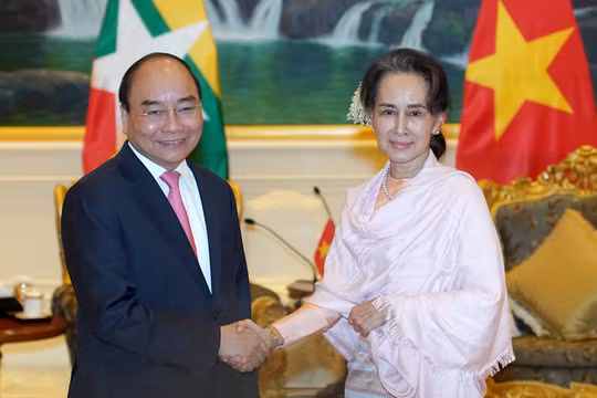 Thủ tướng Nguyễn Xuân Phúc hội đàm với Cố vấn Nhà nước Aung San Suu Kyi.