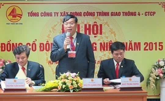 Ông Nguyễn Quang Vinh (giữa) (Ảnh: Cienco 4).