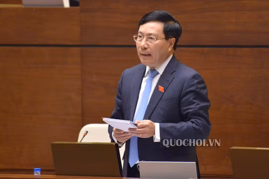 Phó thủ tướng - Bộ trưởng Bộ Ngoại giao Phạm Bình Minh tham gia giải trình trong một phiên họp của Quốc hội - Ảnh: Quochoi.vn