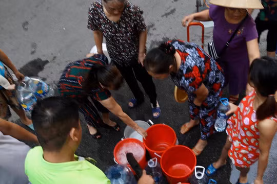 Hà Nội khuyến cáo người dân không sử dụng nguồn nước sông Đà.