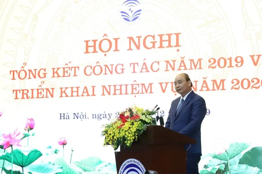 Thủ tướng Nguyễn Xuân Phúc phát biểu tại hội nghị Tổng kết Bộ TT&TT. Ảnh: Minh Sơn