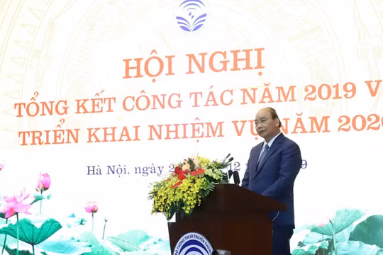 Thủ tướng Nguyễn Xuân Phúc phát biểu tại hội nghị Tổng kết Bộ TT&TT. Ảnh: Minh Sơn