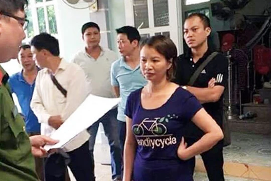 Mẹ nữ sinh giao gà Trần Thị Hiền.