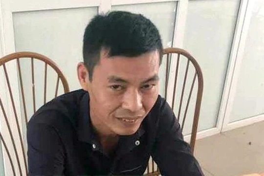 Lý Đình Vũ được nhận định là kẻ chủ mưu đổ dầu thải xuống nguồn nước sông Đà đã ra cơ quan công an đầu thú.