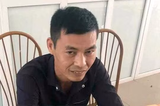 Lý Đình Vũ được nhận định là kẻ chủ mưu đổ dầu thải xuống nguồn nước sông Đà đã ra cơ quan công an đầu thú.