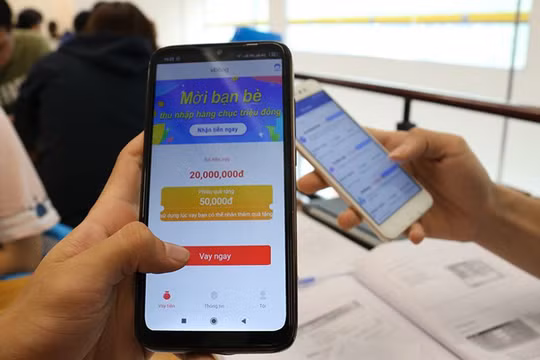 Vay online là mô hình kinh doanh mới được xây dựng trên nền tảng ứng dụng công nghệ số để kết nối trực tiếp người đi vay với người cho vay (nhà đầu tư) mà không thông qua trung gian tài chính. 