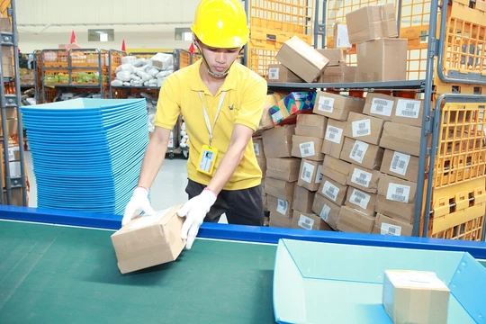 Hiện nay số doanh nghiệp xin cấp giấy phép hoạt động trong lĩnh vực bưu chính ngày càng gia tăng, thị trường bưu chính sẽ có sự cạnh tranh cực kì khốc liệt. 