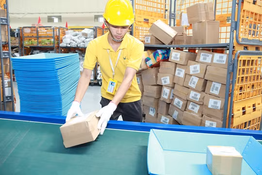 Hiện nay số doanh nghiệp xin cấp giấy phép hoạt động trong lĩnh vực bưu chính ngày càng gia tăng, thị trường bưu chính sẽ có sự cạnh tranh cực kì khốc liệt. 