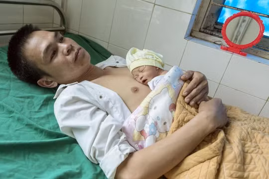 Tỉ lệ tử vong ở trẻ sơ sinh ở các tỉnh miền núi phía Bắc và Tây nguyên vẫn còn ở mức cao, ở các tỉnh như Lai Châu và Kon Tum tỉ lệ này cao gấp 3 lần trung bình toàn quốc.