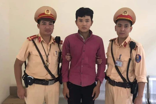 Đối tượng Nguyễn Văn Thành tại trụ sở Công an phường Lê Lợi.