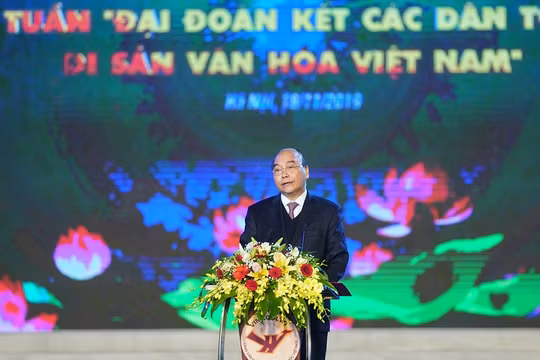 Thủ tướng Nguyễn Xuân Phúc dự và phát biểu tại chương trình khai mạc Tuần “Đại đoàn kết các dân tộc - Di sản Văn hóa Việt Nam” năm 2019.