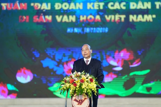 Thủ tướng Nguyễn Xuân Phúc dự và phát biểu tại chương trình khai mạc Tuần “Đại đoàn kết các dân tộc - Di sản Văn hóa Việt Nam” năm 2019.