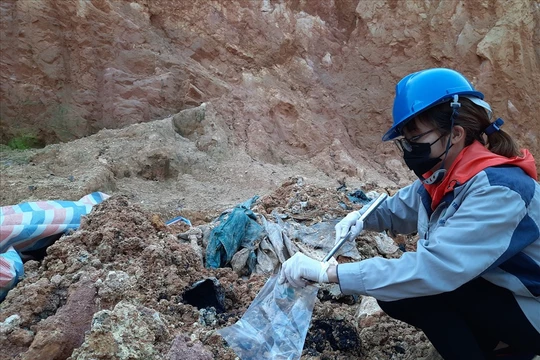 Cơ quan chức năng đã tìm ra thủ phạm đổ chất thải nguy hại ở Sóc Sơn.