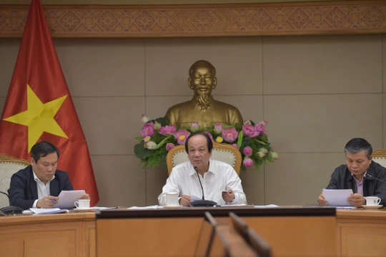 Ông Mai Tiến Dũng - Tổ trưởng Tổ công tác của Chính phủ - đề nghị các Bộ thực hiện nghiêm túc các chỉ đạo của Thủ tướng. Ảnh: VGP.