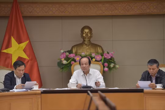 Ông Mai Tiến Dũng - Tổ trưởng Tổ công tác của Chính phủ - đề nghị các Bộ thực hiện nghiêm túc các chỉ đạo của Thủ tướng. Ảnh: VGP.